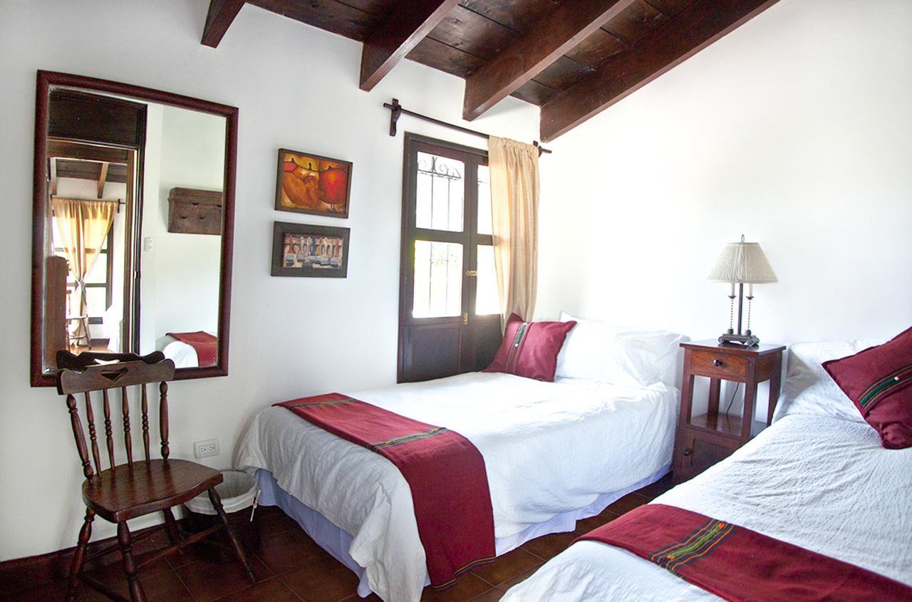 Villas Santa Ana Antigua Exterior photo